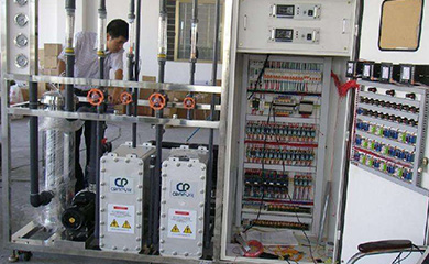 電子超純水設備出水水質(zhì)符合美國ASTM純水水質(zhì)標準、我國電子工業(yè)部電子級水質(zhì)技術標準(18MΩ.cm、15MΩ.cm、10MΩ.cm、2MΩ.cm、0.5MΩ.cm五級標準)、我國電子工業(yè)部高純水水質(zhì)試行標準、美國半導體工業(yè)用純水指標、日本集成電路水質(zhì)標準、國內(nèi)外大規(guī)模集成電路水質(zhì)標準。<br />
